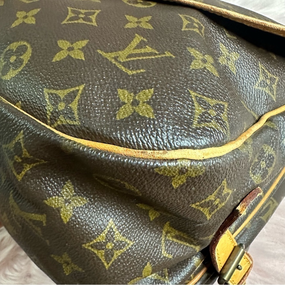 Louis Vuitton Saumur 35 Monogram Crossbody Messenger Bag - Picture 16 of 16